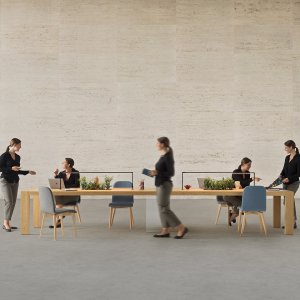 Sala de reuniones con mesa y credencias Kyo