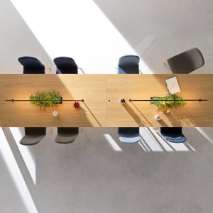 Detalle de la pata panelada de la mesa Kyo