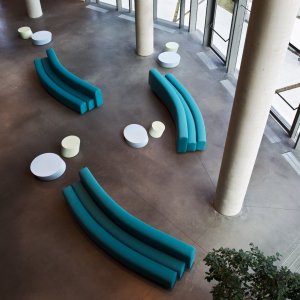 Osaka de 630 cm en la sala de espera de una clínica