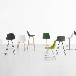 Taburete de diseño Miunn de Lapalma con asiento de madera curvada