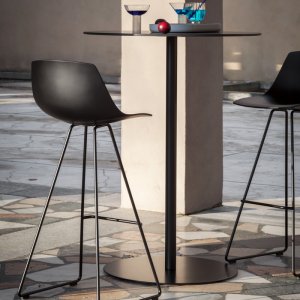 Cuero sobre el asiento diseñado por Karri Monni