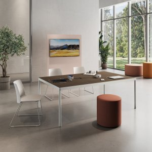 Mesa operativa individual Fil Rouge con tablero salvia y patas redondas negro mate
