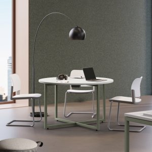 Bench Sigma para cuatro personas con patas puente lacadas en verde