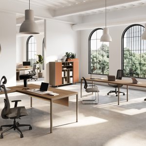 Pata central de bench Sigma con panelado pasacables WIRE MANAGER inspeccionable