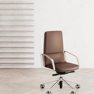 Sillón de dirección Lead de Las Mobili con brazos de aluminio inyectado y base de 5 radios pulida