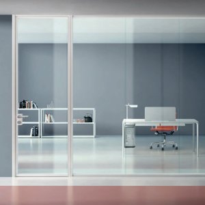 Mampara Simple Bold que combina vidrio y madera