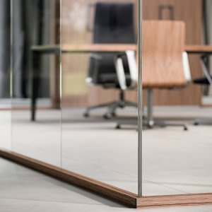 Rejilla de ventilación en puerta ciega de la mampara en el sistema Quadrifoglio