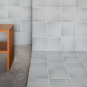 Detalle de la malla fina Aurore Charcoal Grid S
