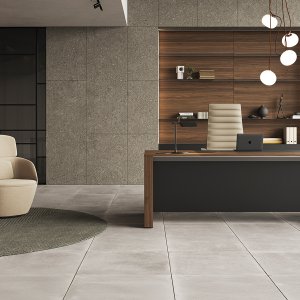 Escritorio moderno Ono en melamina nogal con estructura de aluminio negro