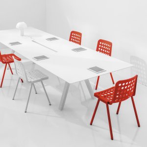 Sala de reuniones con una Arki-Table 360×120 y sus sillas