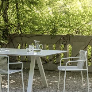 Pequeña Arki-Table ARKW5/2 cuadrada con patas de roble