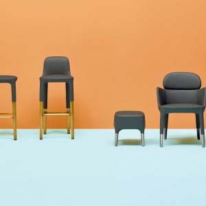 Sillón Ester 690 de Pedrali con patas de fundición de aluminio