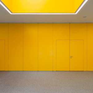 Tabiques móviles PMI de Anaunia cerrando una sala de congresos