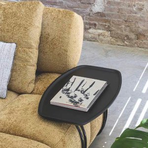 Recepción con sofá Qubik y mesa auxiliar a juego