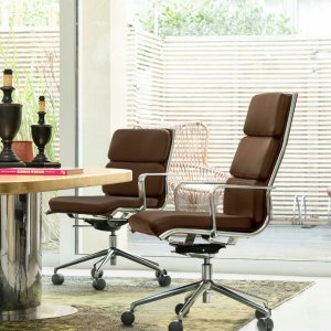 Sillones de dirección: The Season Slim con pespuntes horizontales sobre bastidor cromado