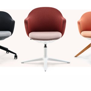 Silla giratoria se:flair de Sedus con membrana verde abeto y base de cinco radios negra