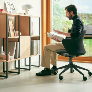 Palanca de altura en gris basalto bajo el asiento del se:flair