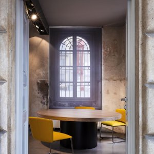 Escritorios ejecutivos Asymmetrical 307 × 200 cm lacados Nero mate