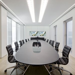 Canal de chapa perforada lacada bajo el sobre Nomos
