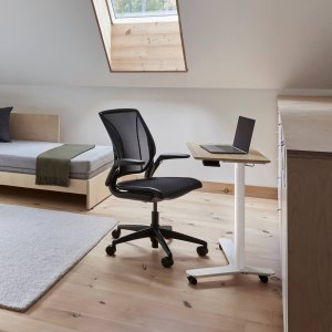 Silla operativa ergonómica World LM de Humanscale con asiento tapizado en Lotus