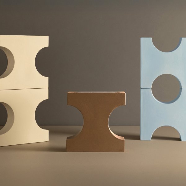 Recepción de empresa con suelo y revestimiento de pared en cerámica de diseño Mutina